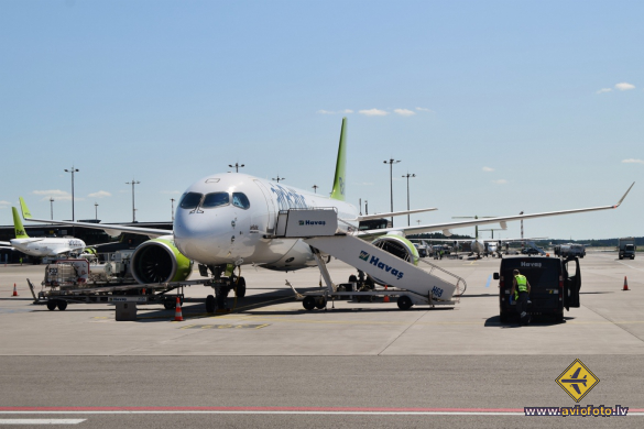 Airbus A220-300